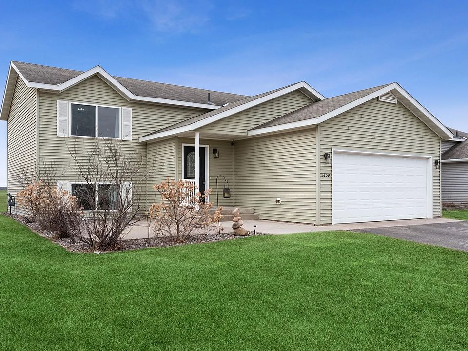1st image of 1609 Forest Glen Cir