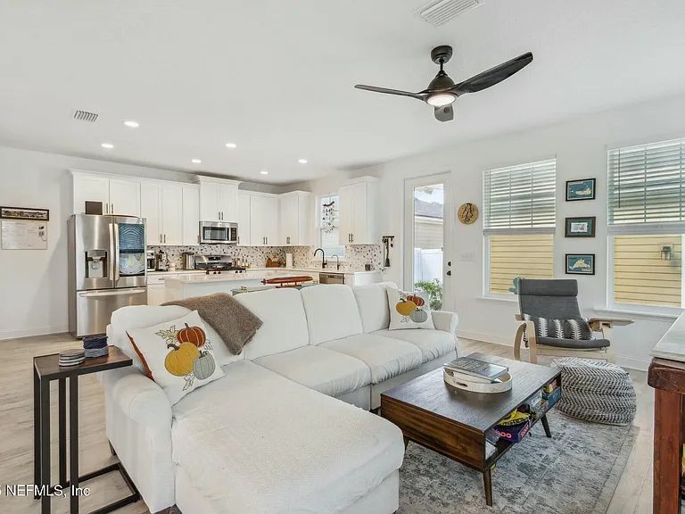 213 Daydream Ave — Photo 12