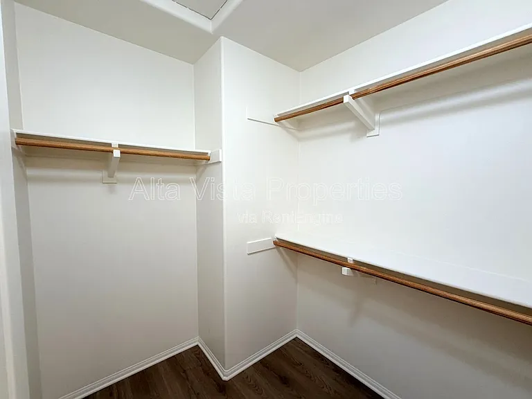 1349 Isabella Way — Photo 16