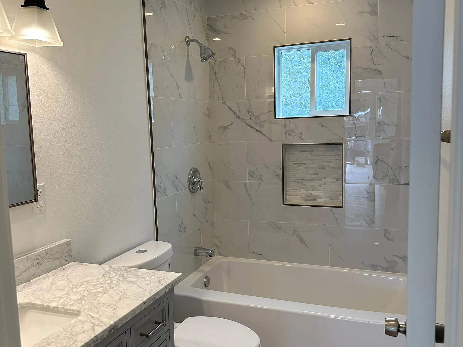 2 bed, 900 sqft, $3,500 — Photo 2