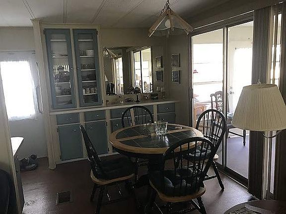 4th image of 706 Royal Palm Blvd