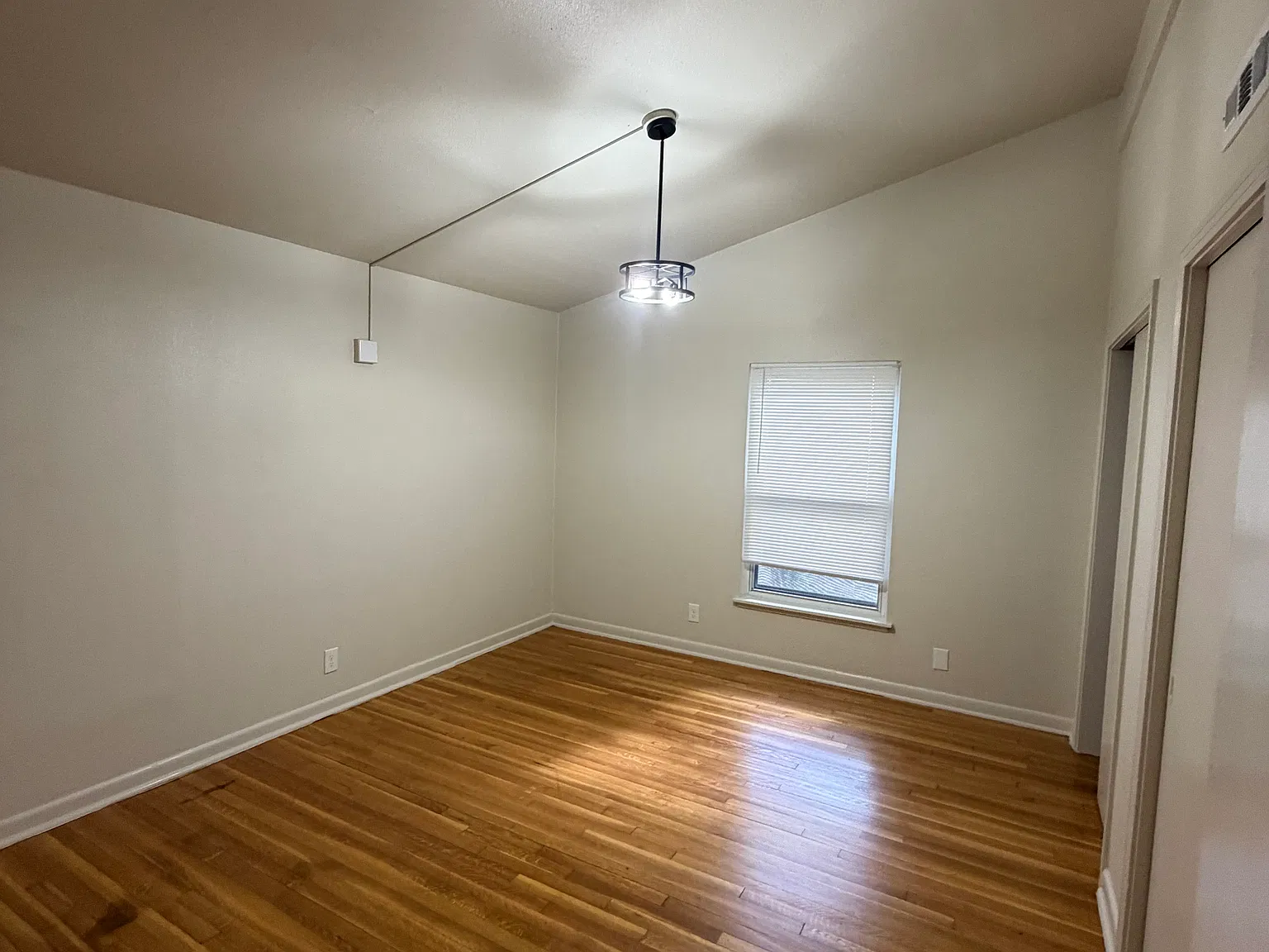 3 bed, 1400 sqft, $1,850 — Photo 3