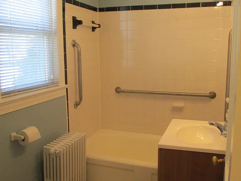 300 S Maple Ave — Photo 5