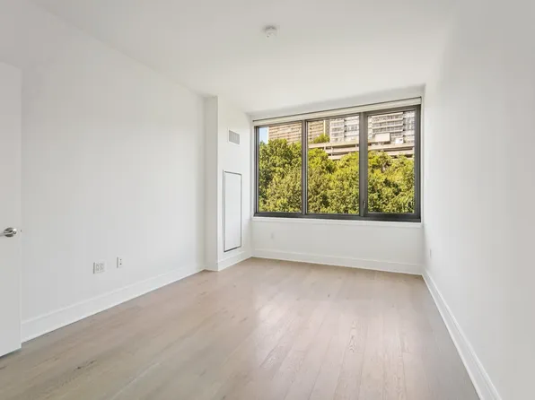 9 Avenue At Port Imperial image 23 of 47