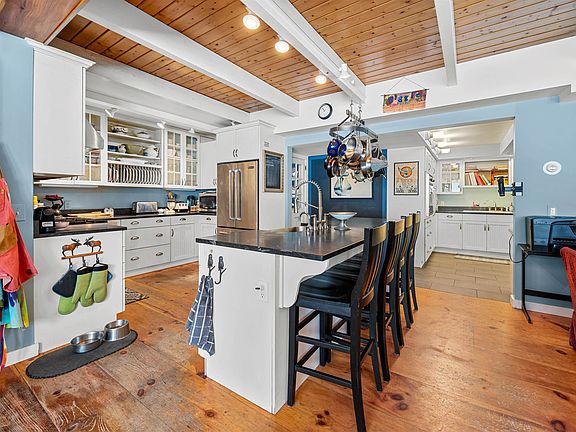 5th image of 3059 Airport Road