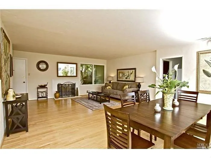 42 Sunrise Ave photo 1