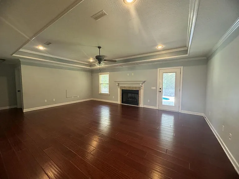 813 Dixie Dr — Photo 3