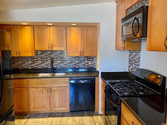 4th image of 299 Arlington Dr