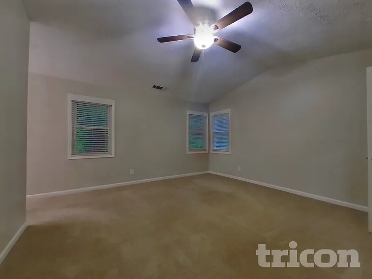 811 Riverstone Ln — Photo 9