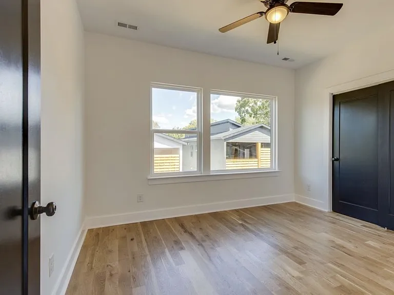 2413B Booker St — Photo 15