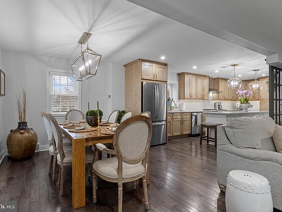 3rd image of 831 Stanbridge Rd