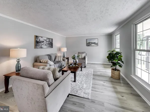 15177 Holleyside Dr, Dumfries, VA 22025