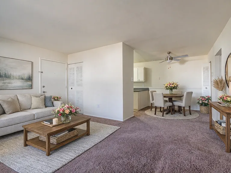 North Arch Village Apartments — Photo 2