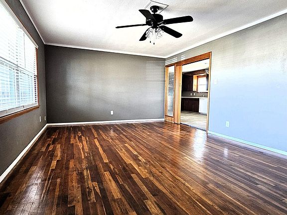 4th image of 105 W Yucca Ave