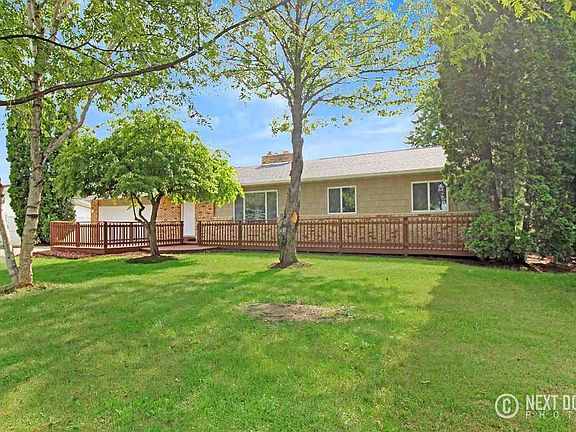 Spacious Front Porch