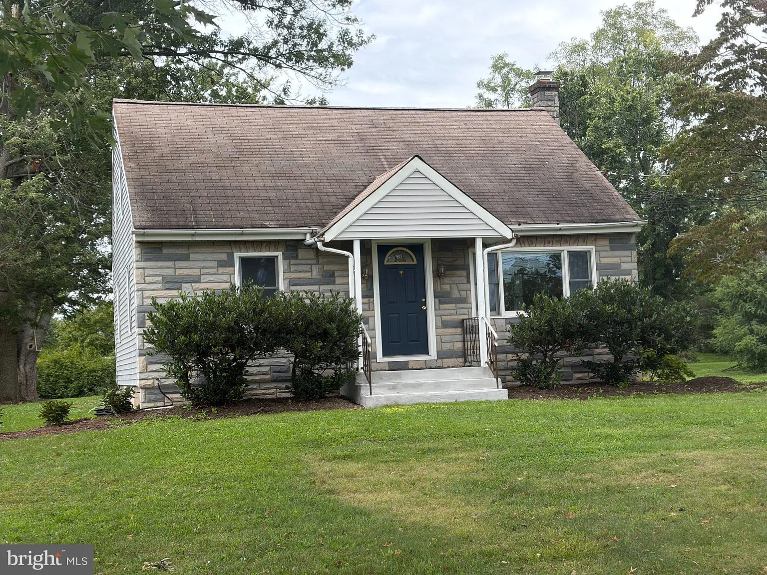 3 bed, 1.0 bath, 1162 sqft, $2,750 — Photo 3
