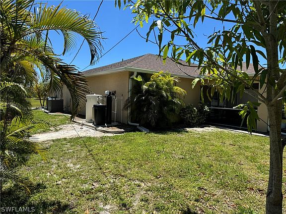 4th image of 211 NW 14th Ter