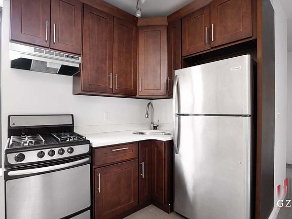 3rd image of 428 E 116th St APT 7