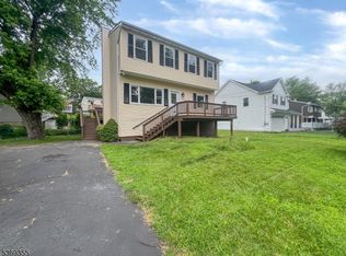 102 Santa Clara Trl, Hopatcong, NJ 07843
