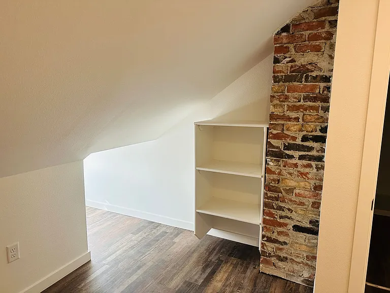 921 E 4th St #16 — Photo 3