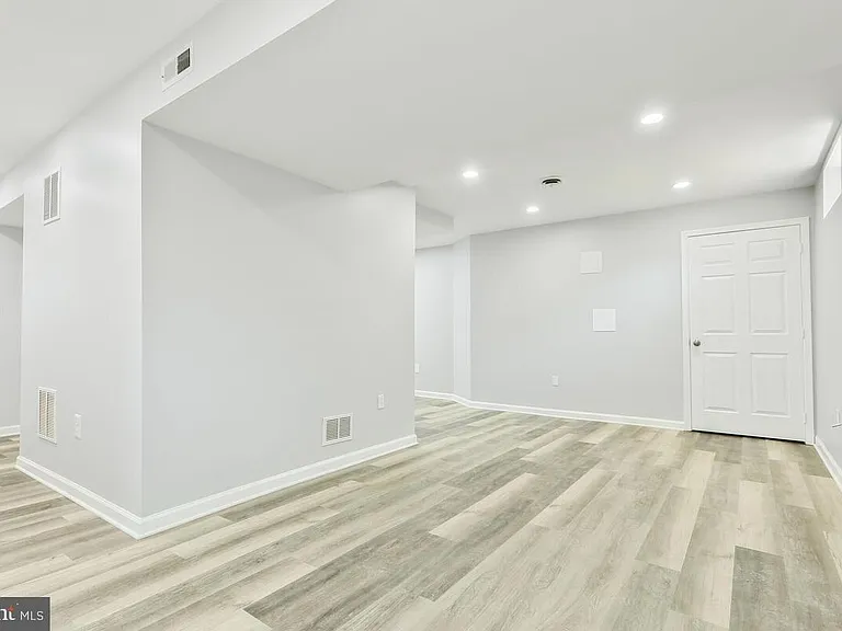 7802 Shallowbrook Ct — Photo 22