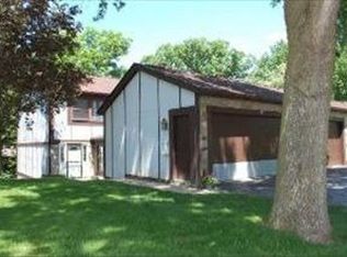33 White Oak Cir, St Charles, IL