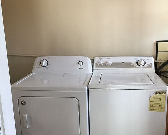 3rd image of 4425 Victoria Park Pl #4425