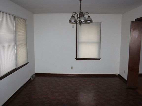 3rd image of 3821 Lakeview Dr