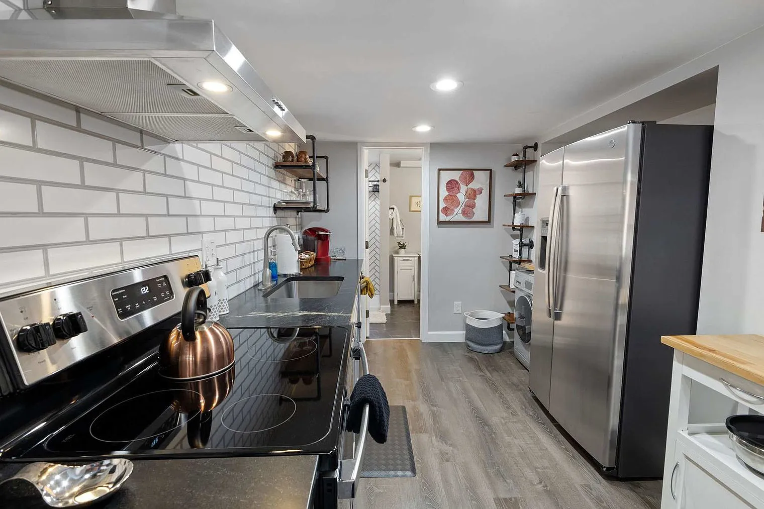1 bed, 1.0 bath, 495 sqft, $3,327 — Photo 2