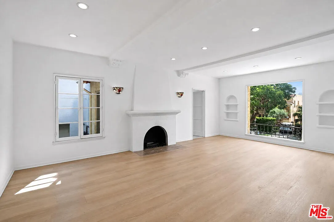 3 bed, 2.0 bath, 2000 sqft, $5,495 — Photo 2