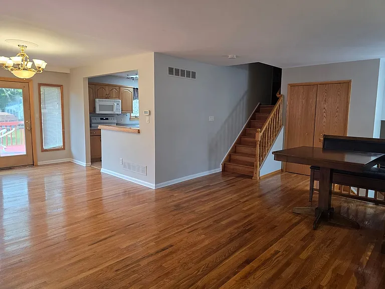 812 Leeds Ln — Photo 15