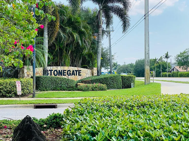 2485 Stonegate Dr — Photo 19