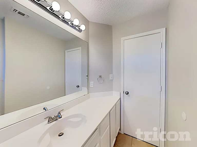 813 Indigo Ter — Photo 14