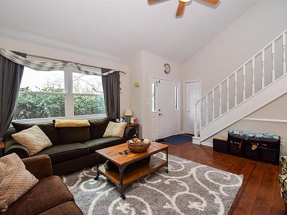 3rd image of 1309 Mockingbird Dr