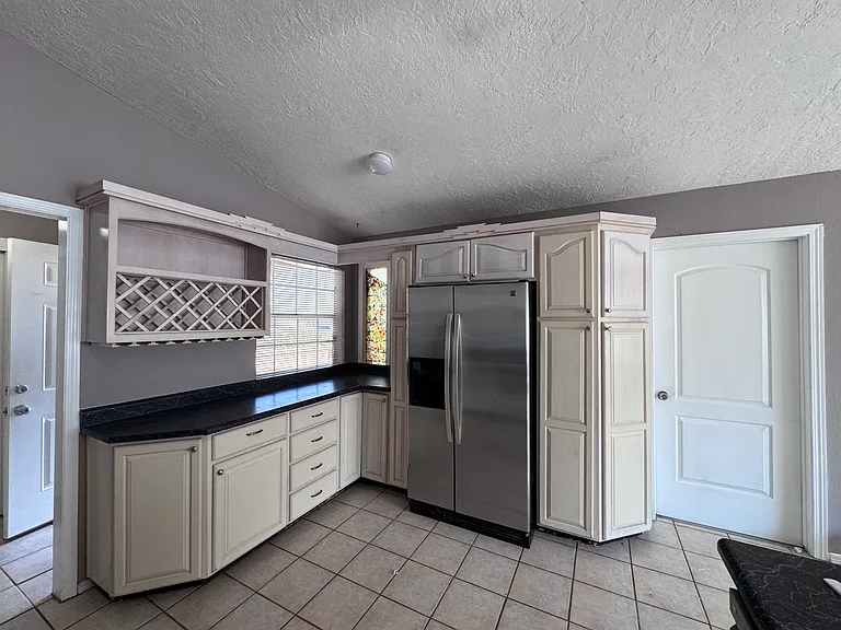 10128 Shipley Ave — Photo 12