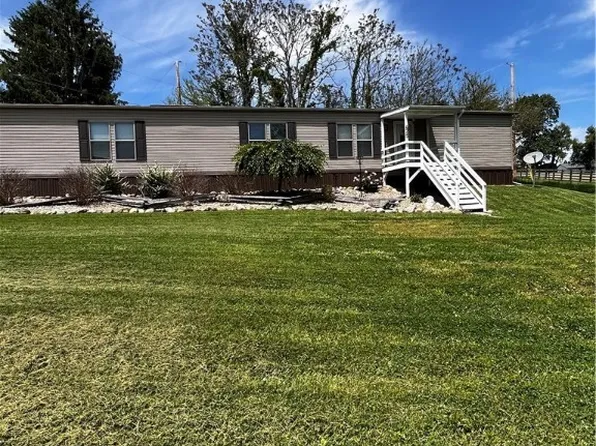 425 S Pleasant Grove Cir, Zanesville, OH 43701