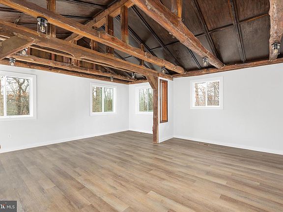 5th image of 43 Cashew Ln