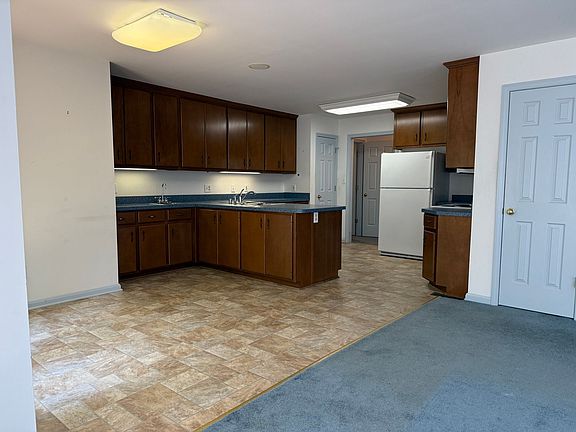 4th image of 240 Shaw Ct