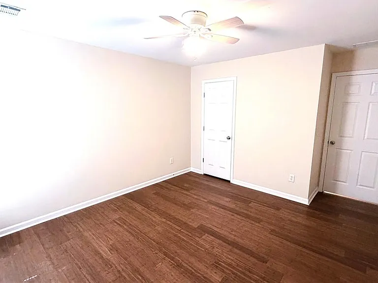 2380 Fairlie Dr — Photo 12