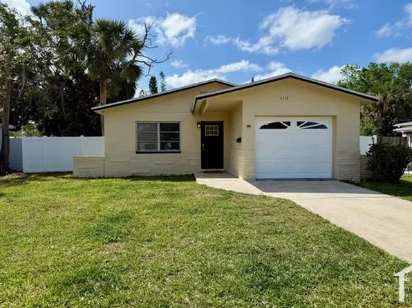 4218 Des Moines St NE, Saint Petersburg, FL 33703