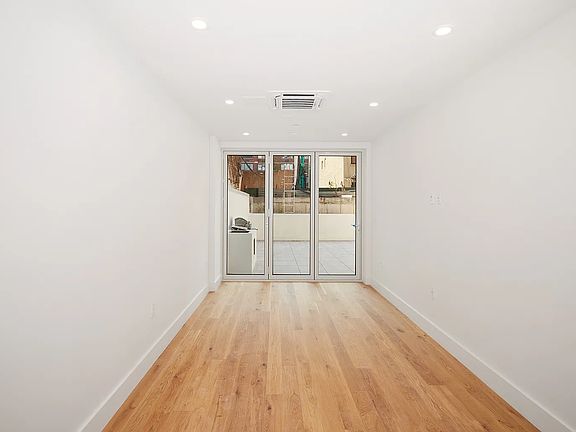 5th image of 224 W 20th St #Townhouse 1