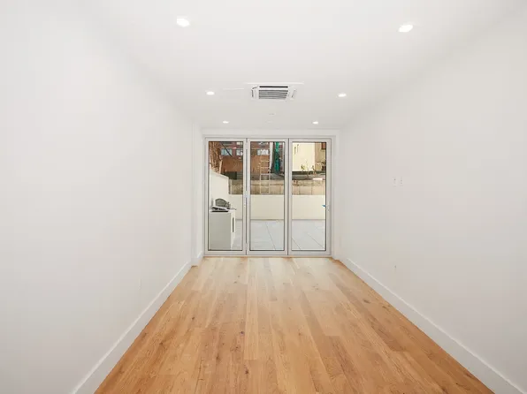 224 West 20th Street image 1 of 17