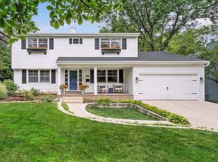 708 Hillside Ave, Glen Ellyn, IL 60137