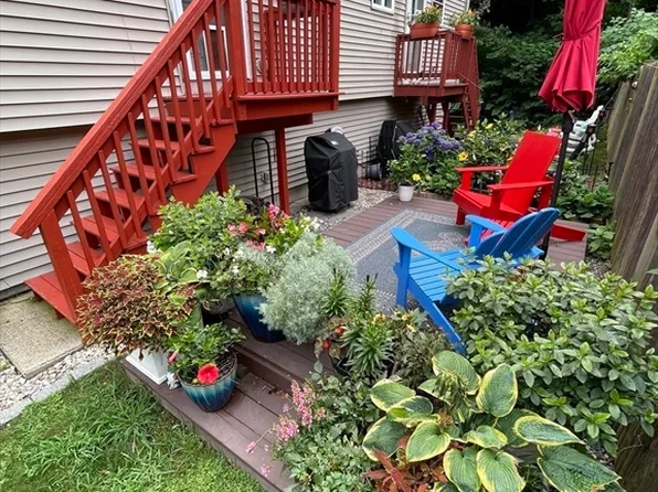 20 Riverbank Rd APT 8, Attleboro, MA 02703