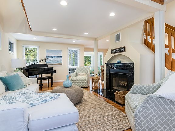 16 Centre Village Drive