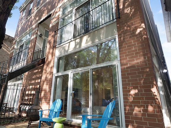 2nd image of 1711 N Hoyne Ave APT 1S