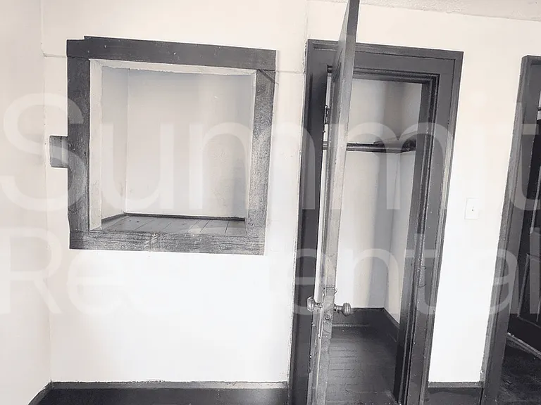 243 W 1st St — Photo 5