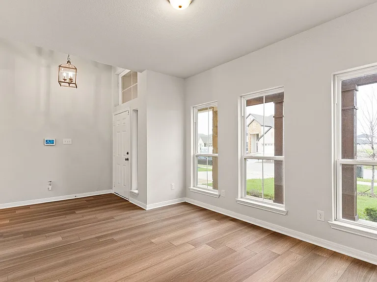 7101 McGregor Loop — Photo 2
