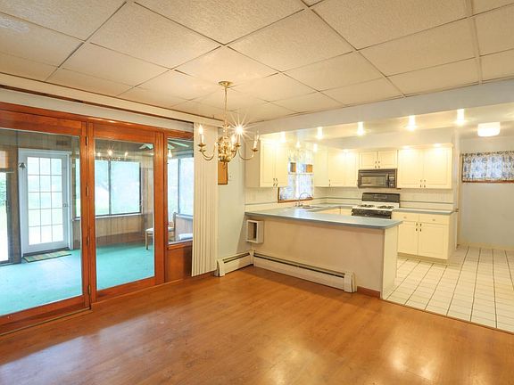 Kitchen/Dining Area