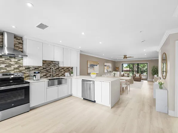 18 Stratford Drive E #F, Boynton Beach, FL 33436